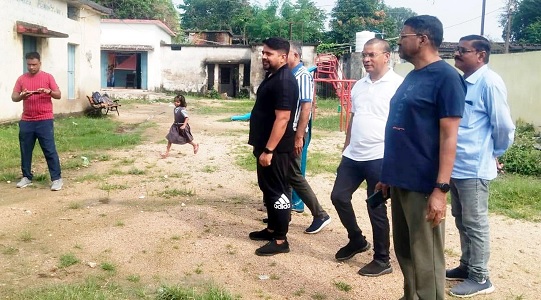 शिवनगर रूमगरा वार्ड का भ्रमण कर आयुक्त आमजन की समस्याओं से हुए रूबरू