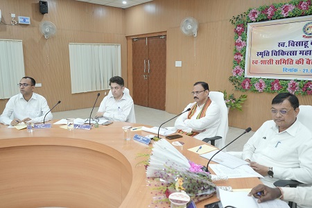 डॉक्टरों से मरीजों के प्रति संवेदनशीलता बरतने का आह्वान : स्वास्थ्य मंत्री श्री जायसवाल