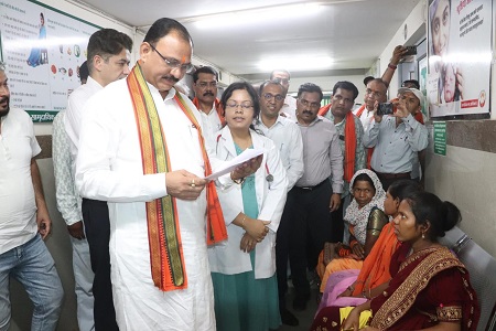 स्वास्थ्य मंत्री श्री जायसवाल ने कटघोरा स्थित सामुदायिक स्वास्थ्य केंद्र का किया औचक निरीक्षण 