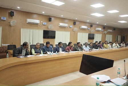 पीएम सूर्यघर मुफ्त बिजली योजना के प्रभावी संचालन हेतु कलेक्टर श्री कुणाल दुदावत ने ली समीक्षा बैठक