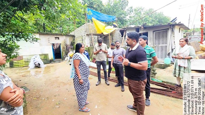 प्रधानमंत्री आवास योजना के हितग्राहियों के घर पहुंचे आयुक्त,  कहा-आवास का निर्माण कार्य तत्काल करें प्रारंभ