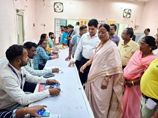 महापौर ने कोरबा जोन में आयोजित स्वनिधि महोत्सव शिविर का किया निरीक्षण