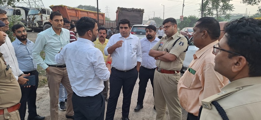 ध्यानचंद चौक से रिसदी चौक तक सड़क निर्माण का कलेक्टर-एसपी ने किया निरीक्षण