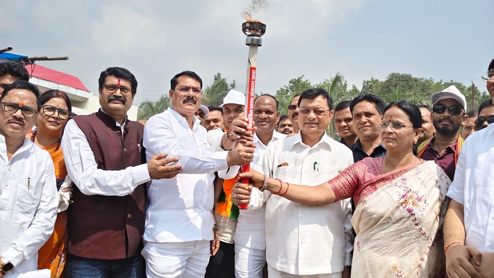 सेवा ज्योति से जगमगाया कोरबा, विकसित भारत के संकल्प के साथ घंटाघर से सुभाष चौक तक निकली भव्य मशाल यात्रा